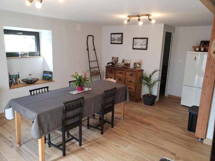 Villa L'Atelier De Jean à Velzic Extérieur photo